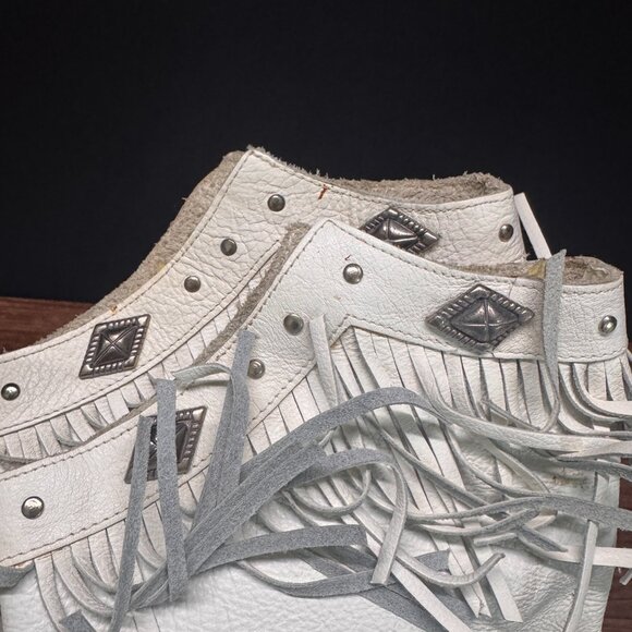 Chranders White Fringed Moccasin Boots Women’s 7.5 – Western Boho Style with Met - Picture 4 of 4